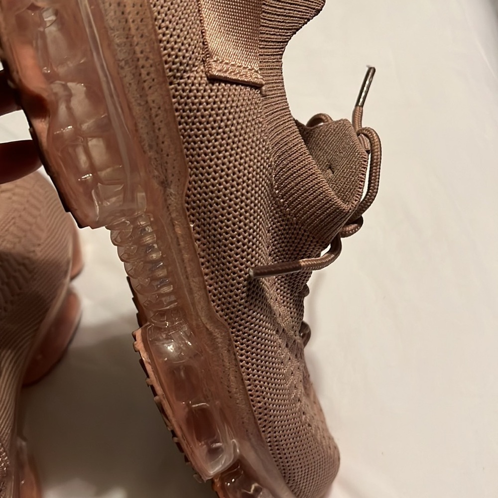 Sneakers - Picture 4 of 4